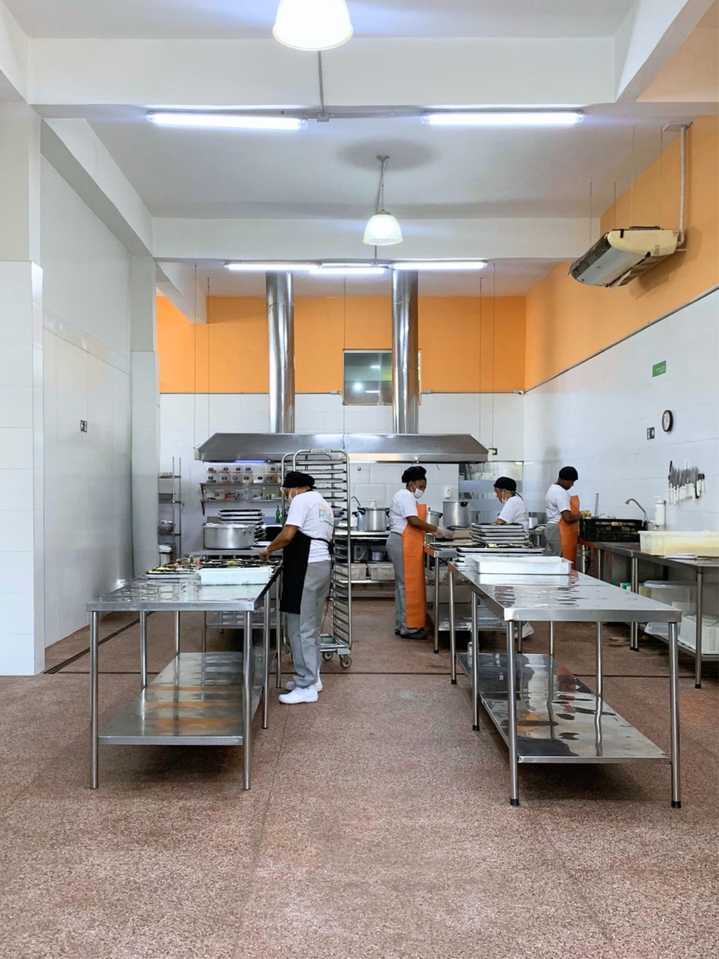 Cozinha da Saldavee durante a produção